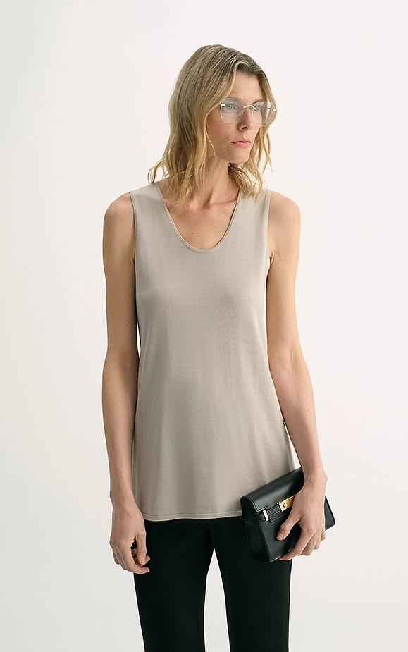 20NM Ultra-fine High-quality Silk, Smooth and Elegant U-neck Straight Knitted Vest op