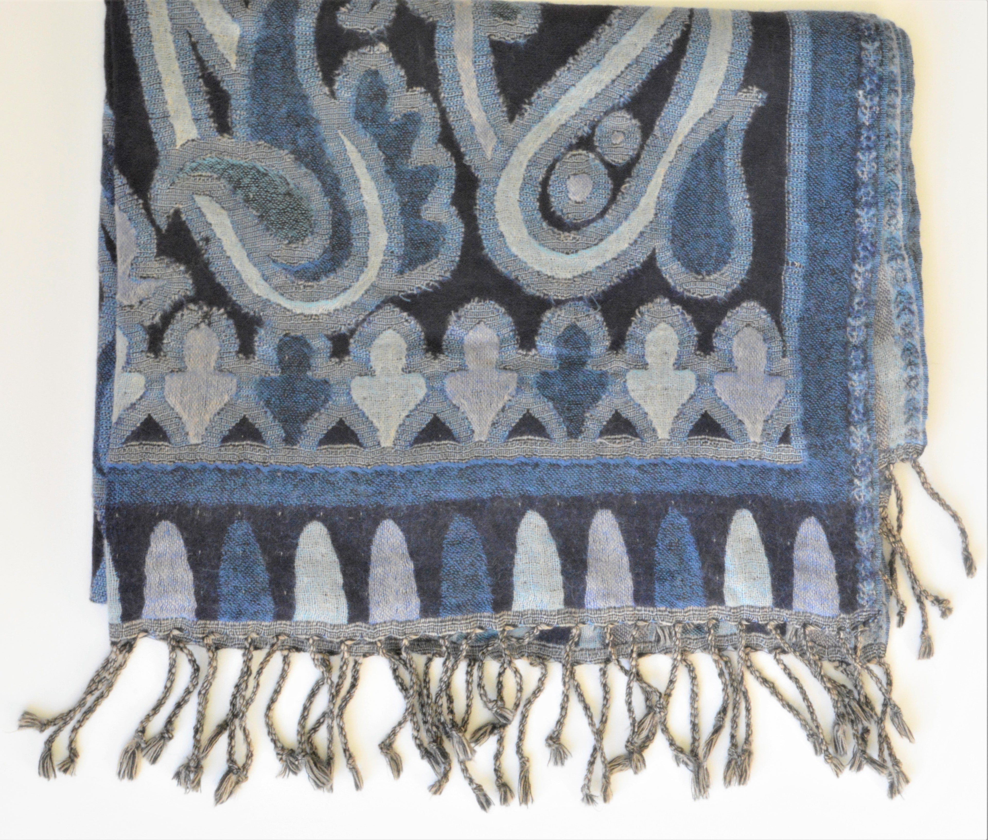Elegant Handwoven Pashmina Shawl with Paisley Design – Soft, Elegant and Lightweight Wrap-4
