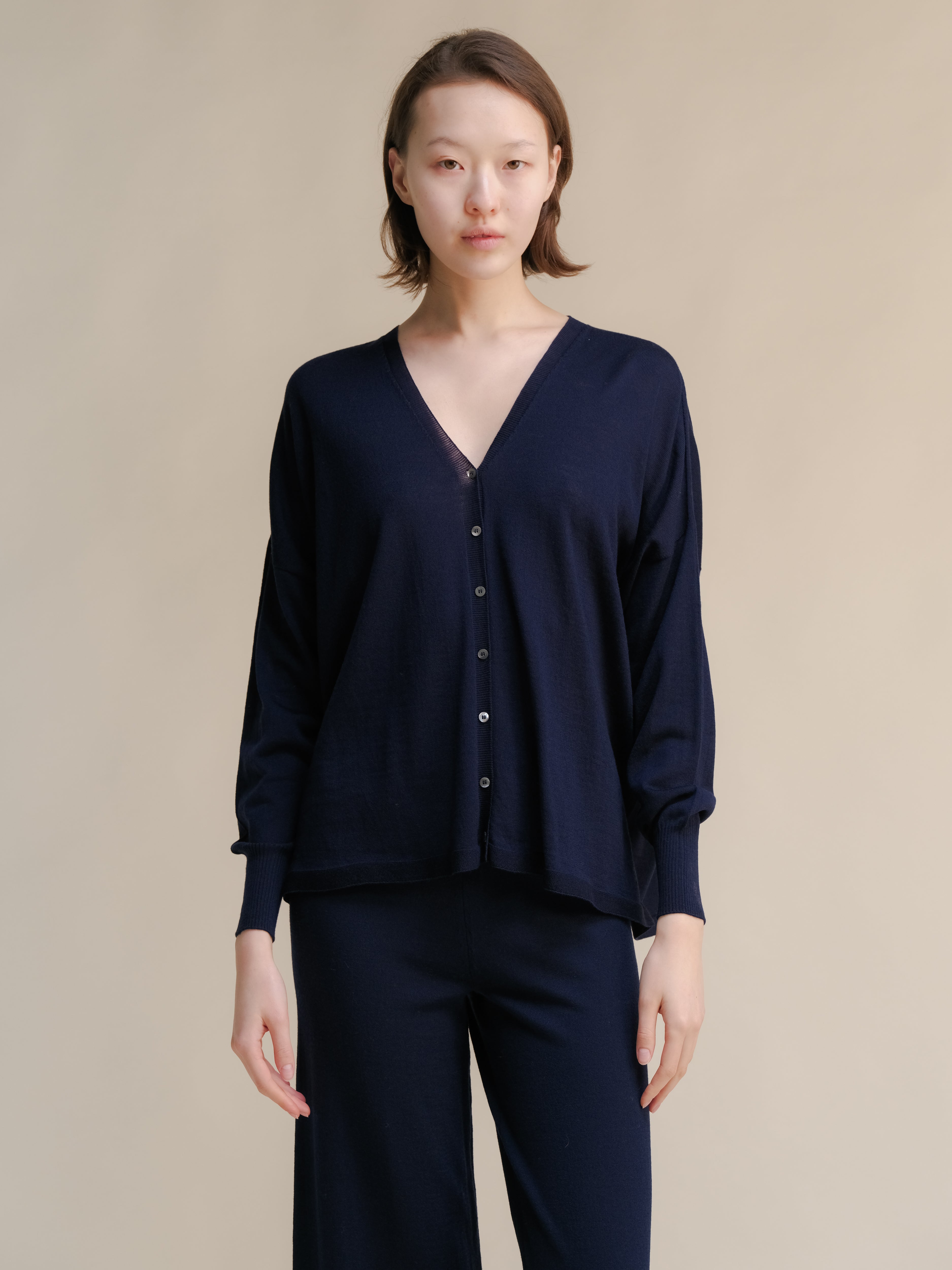 Extra Fine Merino Wool Oversized V-Neck Cardigan (3D-Knit)